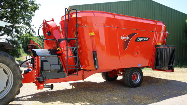 KUHN PROFILE PLUS 2 DL - voermengwagen met twee vijzels, strooiblazer en zijverdeling