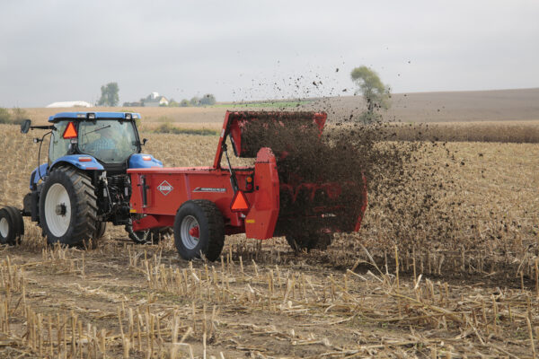 KUHN PS 235 / 242 ProSpread - stalmeststrooier met kettingbodem