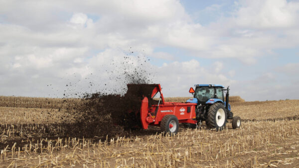 KUHN PS 235 / 242 ProSpread - stalmeststrooier met kettingbodem