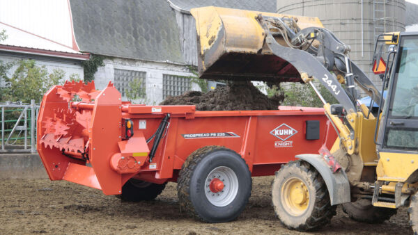 KUHN PS 235 / 242 ProSpread - stalmeststrooier met kettingbodem
