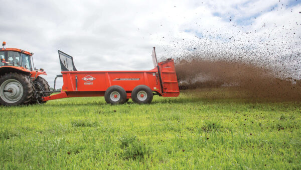 KUHN PS 235 / 242 ProSpread - stalmeststrooier met kettingbodem