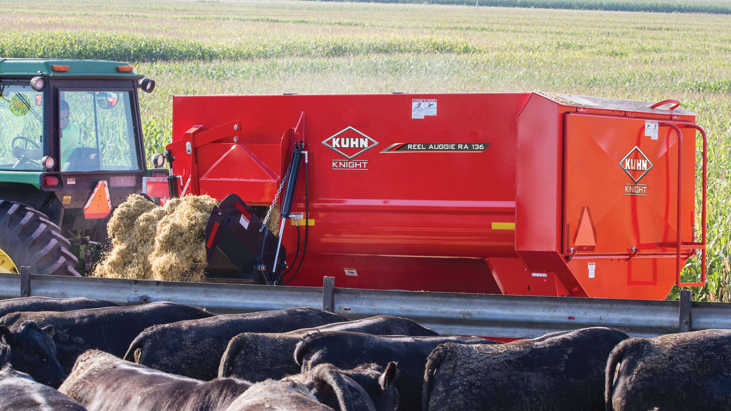 KUHN RA 136 / 142 Reel Auggie - haspelvoermengwagen
