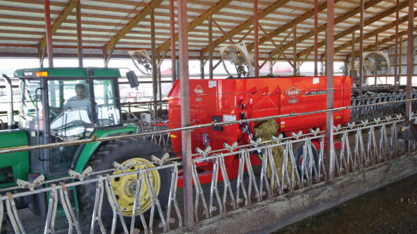 KUHN RA 136 / 142 Reel Auggie - haspelvoermengwagen