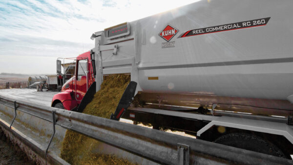 KUHN RC 200 - commerciële haspelvoermengwagen