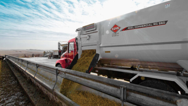 KUHN RC 200 - commerciële haspelvoermengwagen