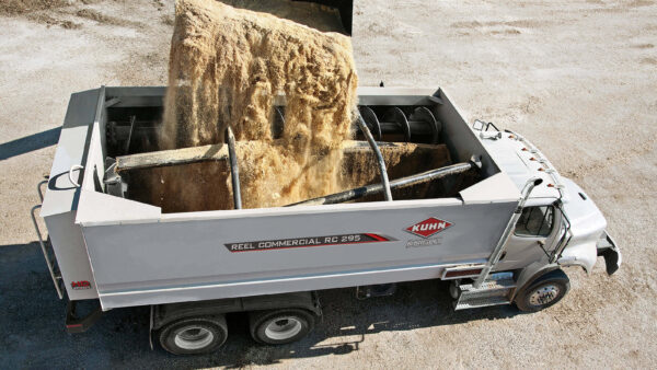 KUHN RC 200 - commerciële haspelvoermengwagen