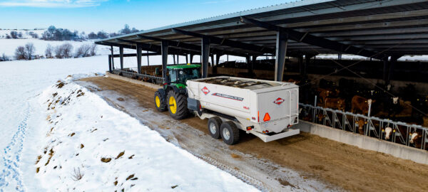 KUHN RC 300 - commerciële haspelvoermengwagen