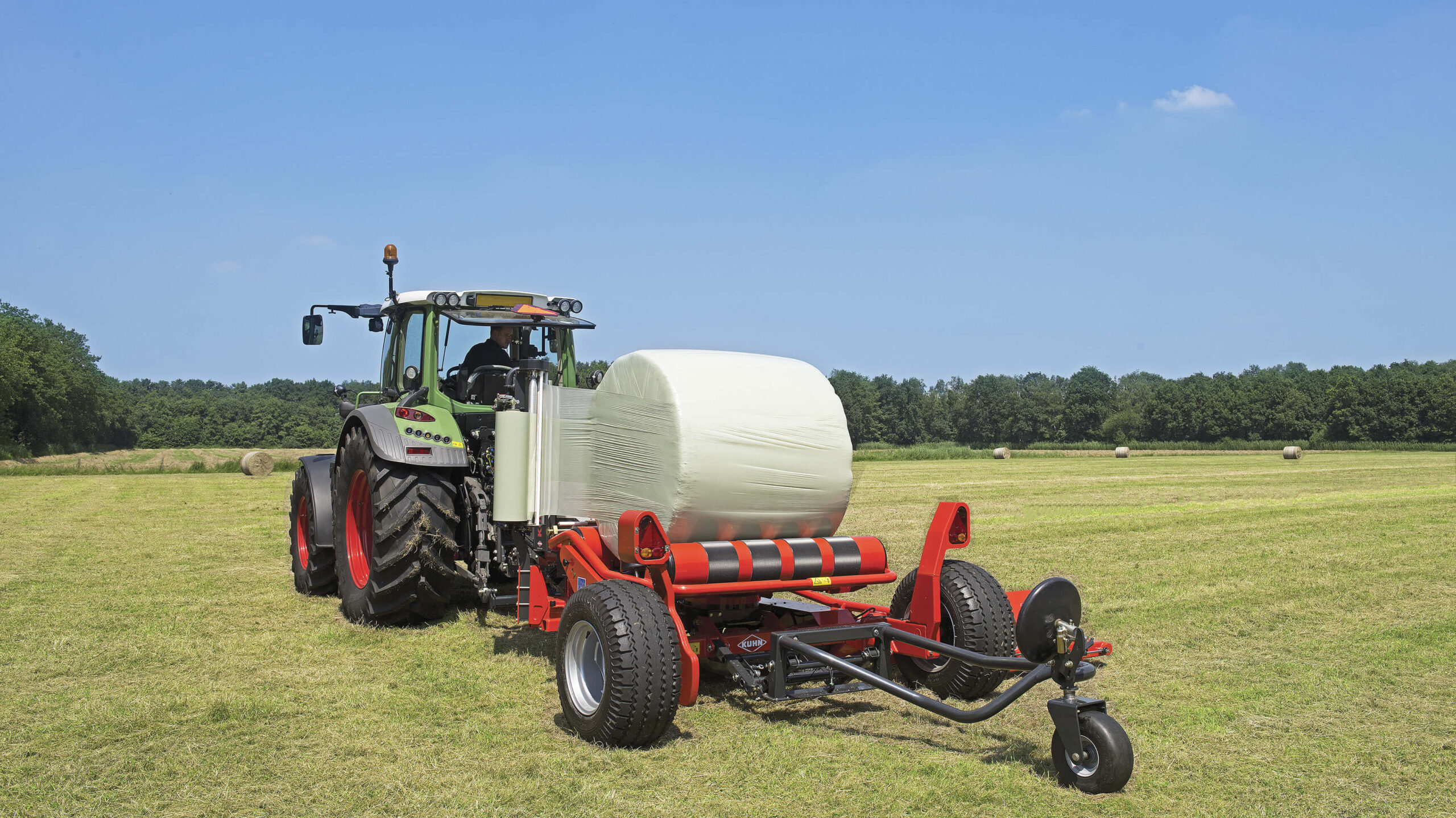 KUHN RW 1410 / 1610 - getrokken zelfladende balenwikkelaar