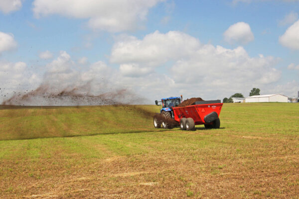 KUHN SL 100 ProTwin Slinger - stalmeststrooier met dubbele vijzel