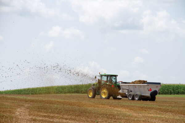 KUHN SLC 126 ProTwin Slinger - zijstrooier voor mest