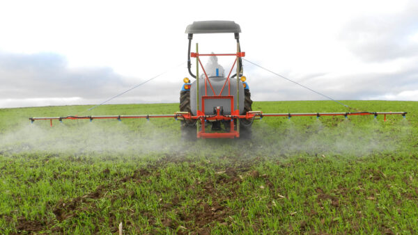 KUHN SLM - compacte aanbouw veldspuit