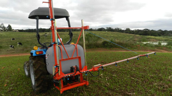KUHN SLM - compacte aanbouw veldspuit