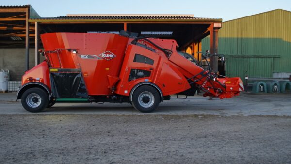 KUHN SPV - zelfrijdende voermengwagen met één vijzel