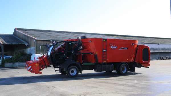 KUHN SPW INTENSE - zelfrijdende voermengwagen met twee vijzels