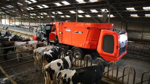 KUHN SPW INTENSE - zelfrijdende voermengwagen met twee vijzels