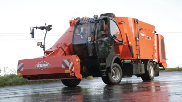 KUHN SPW INTENSE - zelfrijdende voermengwagen met twee vijzels