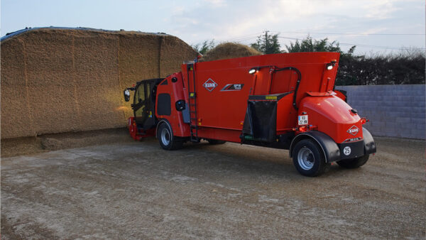 KUHN SPW POWER - zelfrijdende voermengwagen met twee vijzels