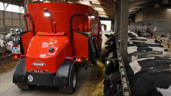 KUHN SPW POWER - zelfrijdende voermengwagen met twee vijzels