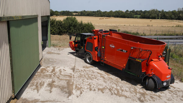 KUHN SPW POWER - zelfrijdende voermengwagen met twee vijzels