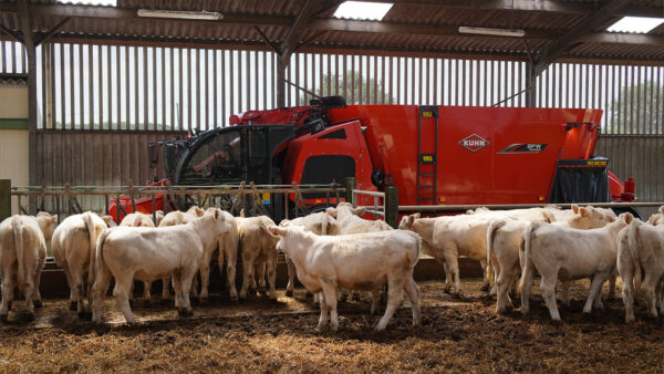 KUHN SPW POWER - zelfrijdende voermengwagen met twee vijzels
