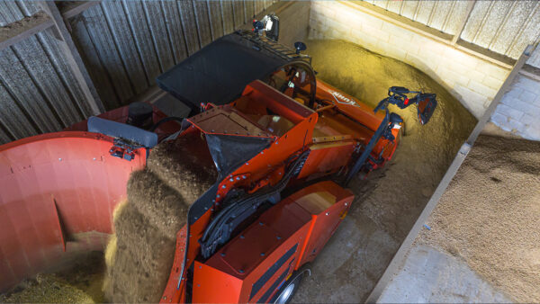 KUHN SPW POWER - zelfrijdende voermengwagen met twee vijzels