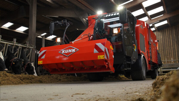 KUHN SPW POWER - zelfrijdende voermengwagen met twee vijzels