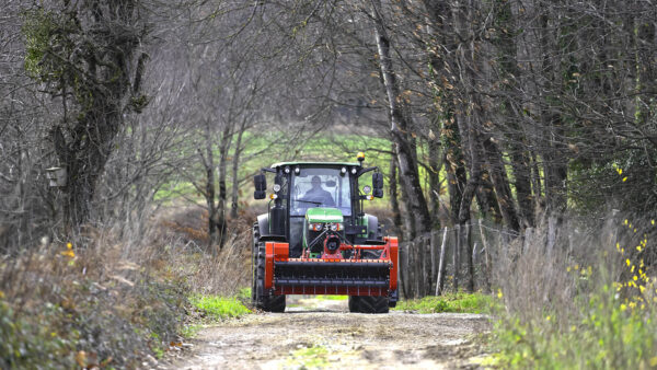 KUHN TDP 1000 - klepelmaaier voor snoeihout in boomgaarden