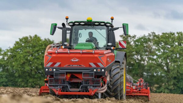 KUHN TF 2300 C - fronttank met dubbele compartimenten