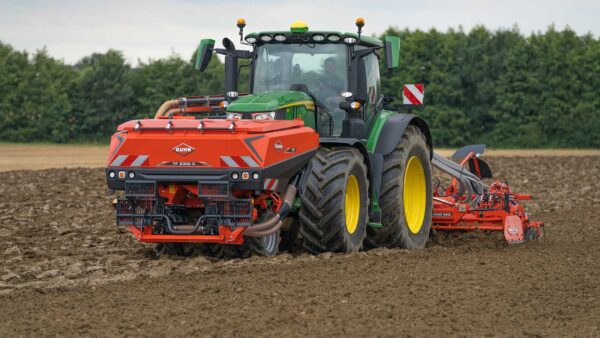 KUHN TF 2300 C - fronttank met dubbele compartimenten
