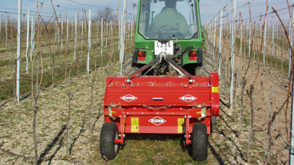 KUHN TRP - bovengrondse klepelmaaier voor snoeihout