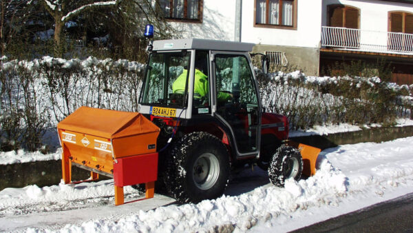 KUHN UKS - universele strooier voor fruit- en wijnbouw