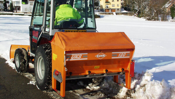 KUHN UKS - universele strooier voor fruit- en wijnbouw