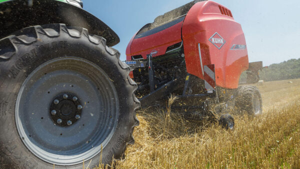 KUHN VB 3200 - ronde balenpers met variabele perskamer