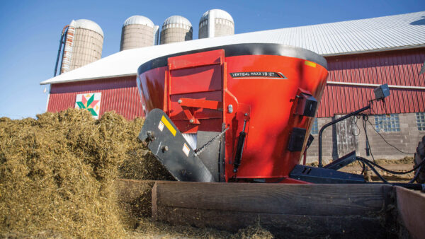 KUHN VS 100 - voermengwagen met één vijzel