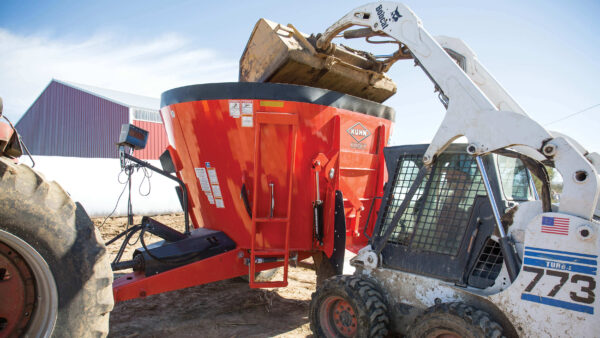 KUHN VS 100 - voermengwagen met één vijzel
