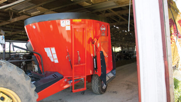 KUHN VS 100 - voermengwagen met één vijzel