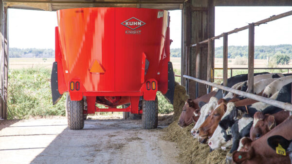 KUHN VS 100 - voermengwagen met één vijzel