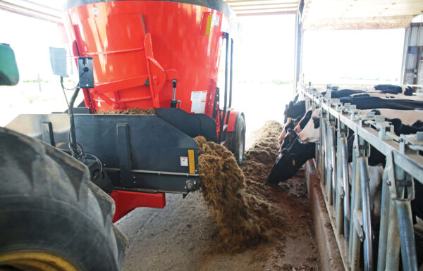 KUHN VT 200 - voermengwagen met twee vijzels