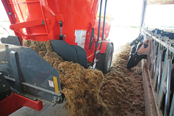 KUHN VT 200 - voermengwagen met twee vijzels