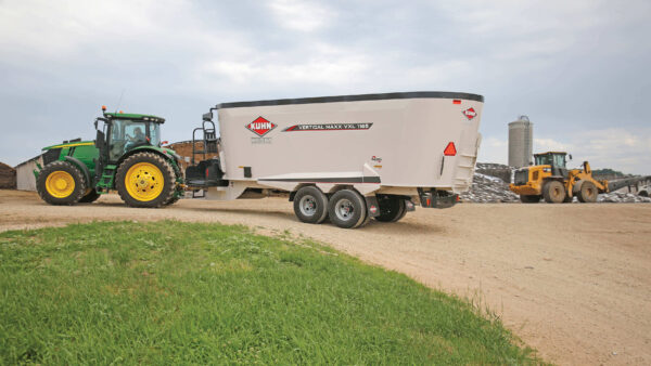 KUHN VXL 100 - voermengwagen met drie vijzels