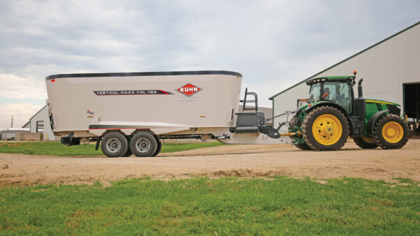 KUHN VXL 100 - voermengwagen met drie vijzels